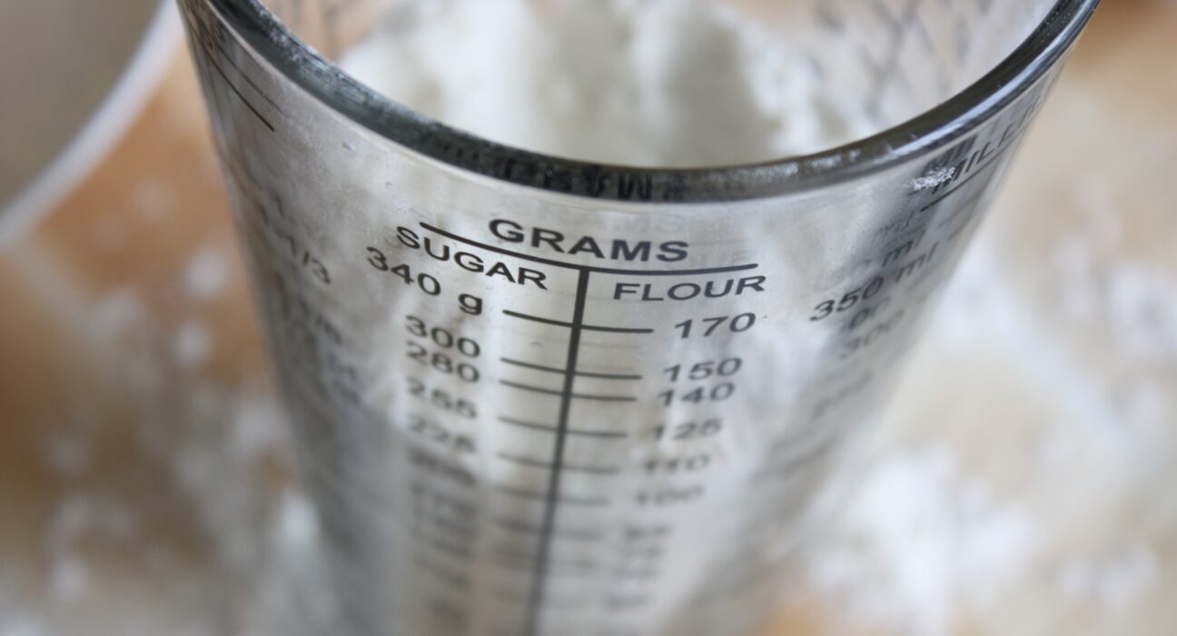 grams and cups measuring jug